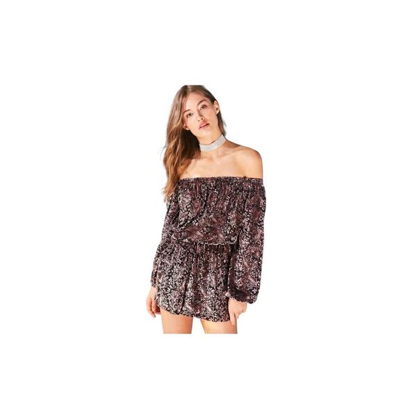 Ecote Burnout Velvet Off-The-Shoulder Romper Size Small - Picture 1 of 9